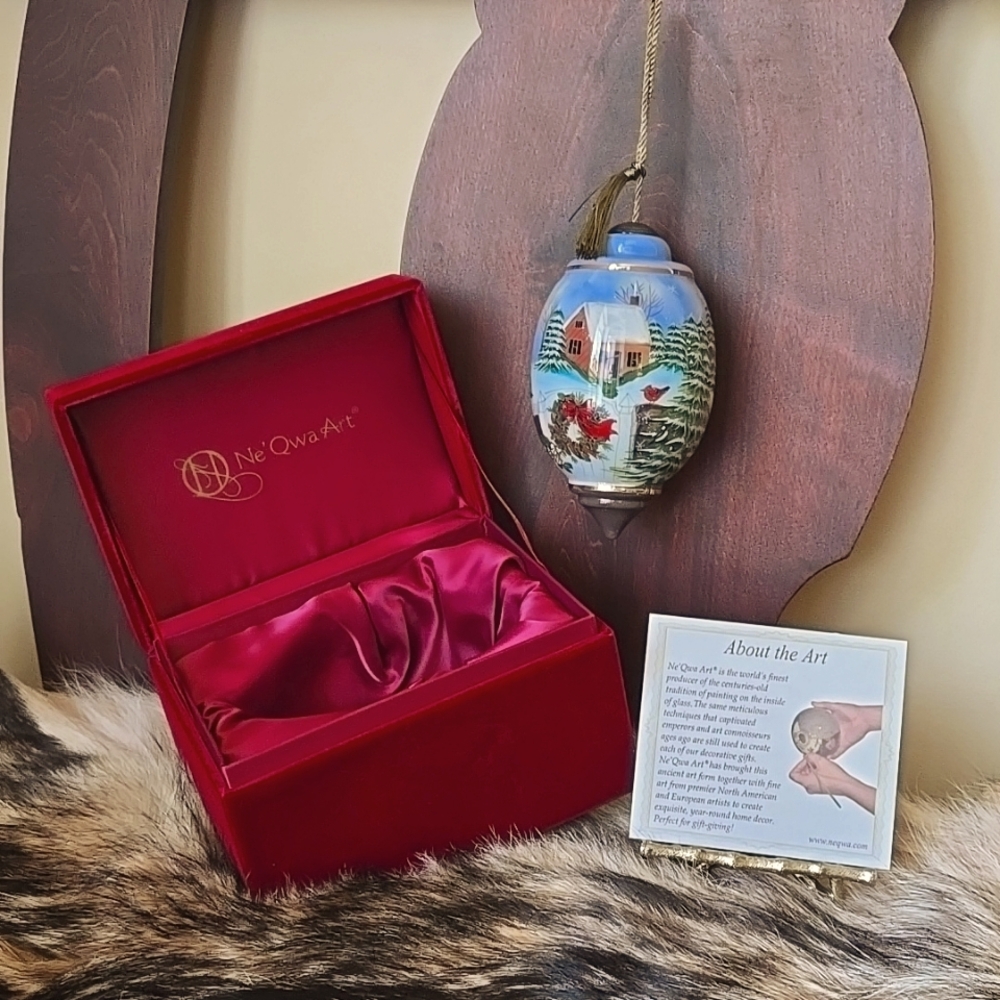 BRAND NEW Ne'Qwa Art Special Production Reverse Hand Painted Ornament